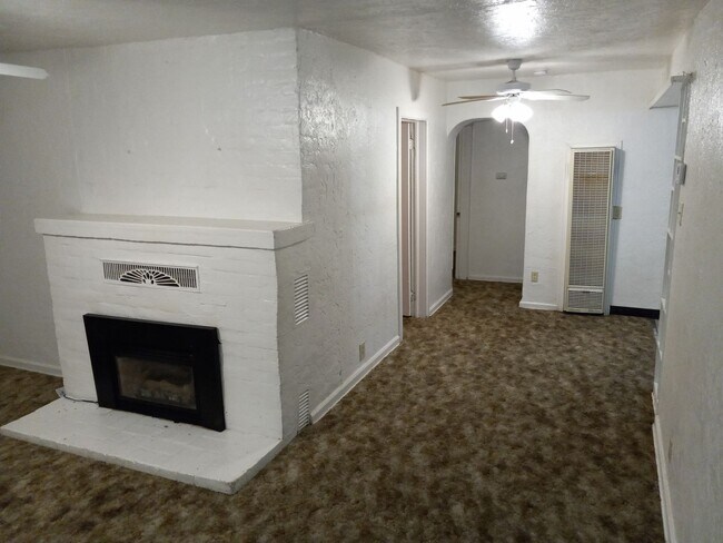 Foto del edificio - Cute 3 bdrm w/ yard in Shasta Lake!