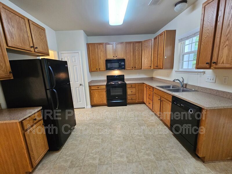 Photo - 7227 Tanners Creek Drive
