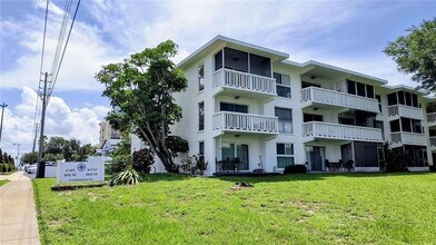 Building Photo - 2944 W Bay Dr