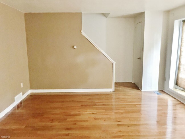 Building Photo - 3 br, 1 bath  - 130 Lexington Ave