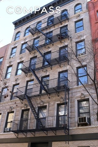 Building Photo - 274 Mott St