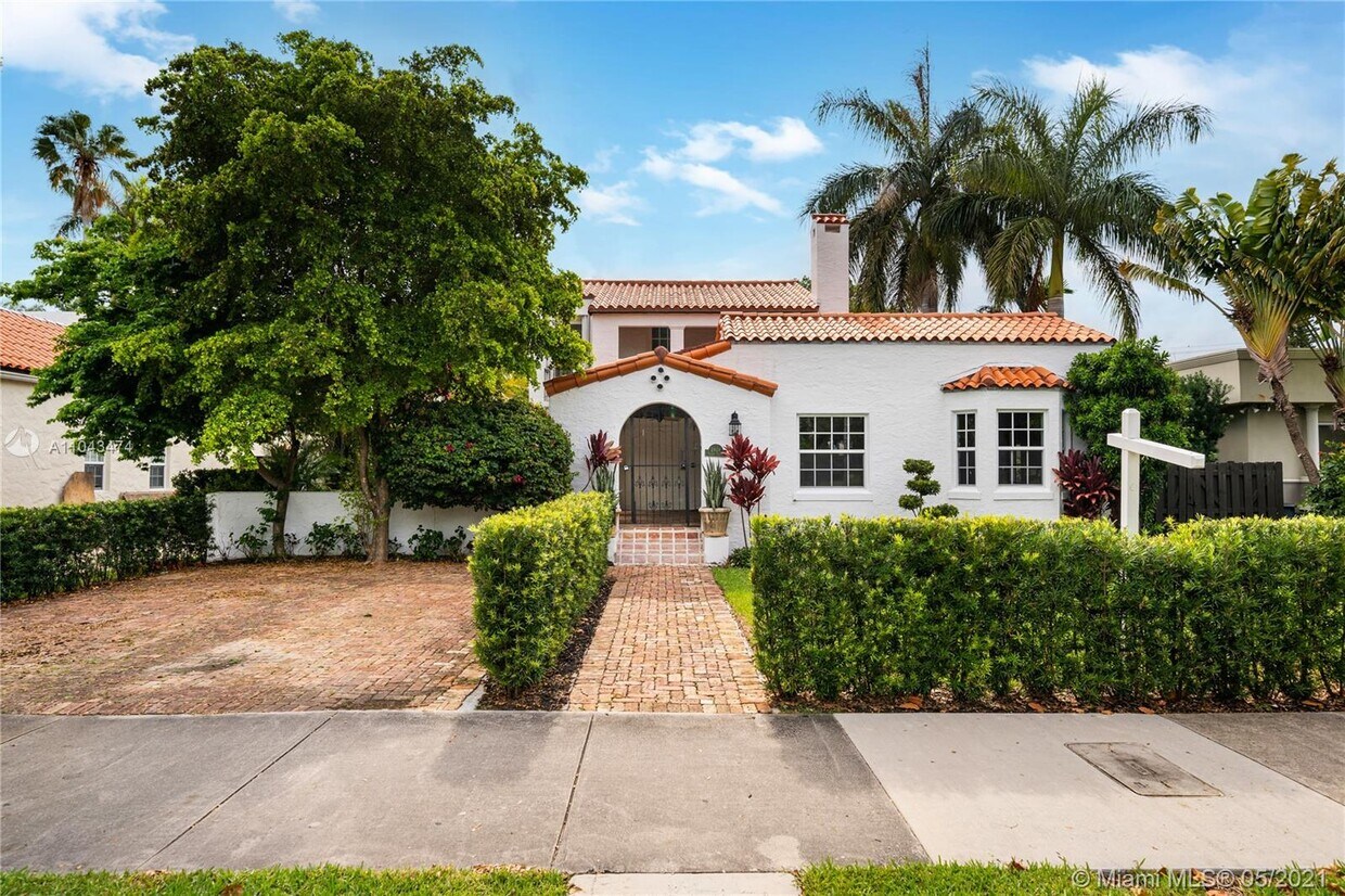 2424 Prairie Ave, Miami Beach, FL 33140 House for Rent in Miami Beach