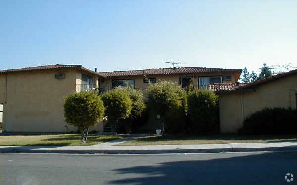 Building Photo - 1419 Kingman Ave