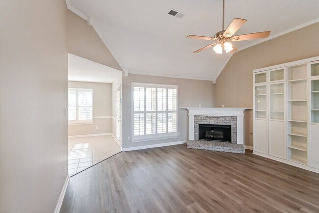 Foto del edificio - 5150 Bluff Springs Cove