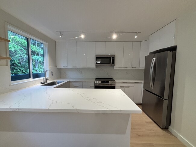 Building Photo - 500 Kawaihae St