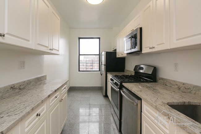 Building Photo - 100 Lefferts Ave