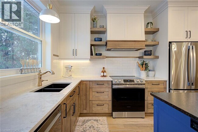 Building Photo - 51 Manley St