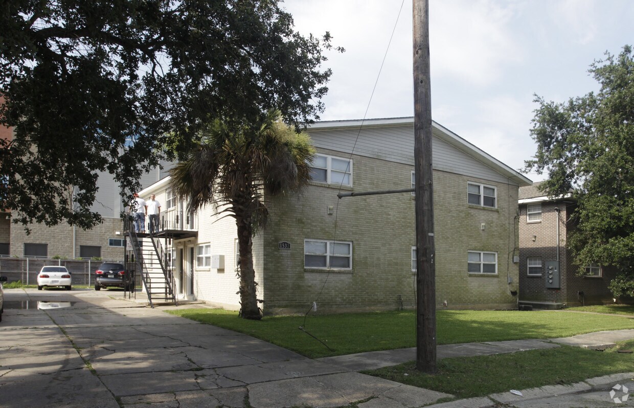 Primary Photo - 1516 Aviators St