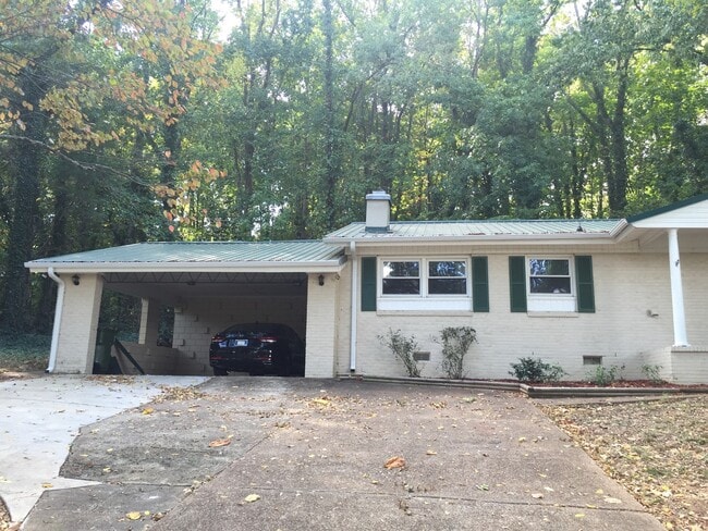 Building Photo - Move in special! Half  off first month rent