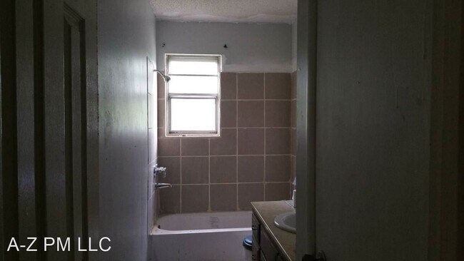 Building Photo - 2 br, 1.5 bath House - 11515 RICHMOND AVE