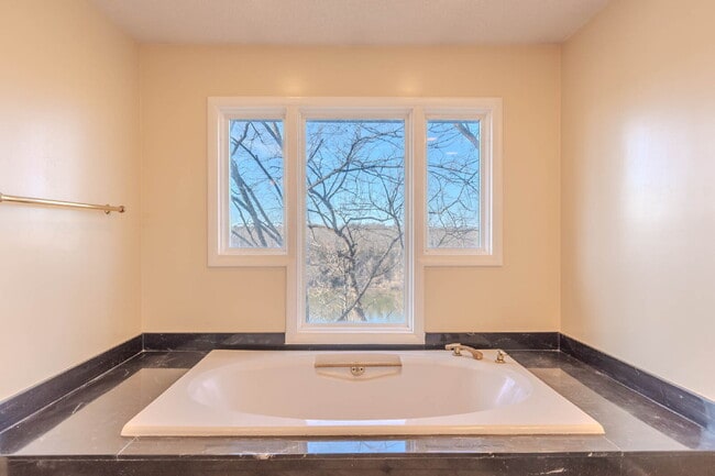 Building Photo - River View, Very Private Home!