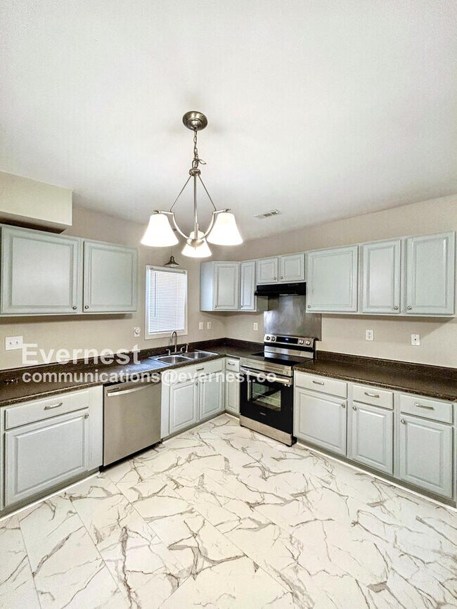 Building Photo - Beautiful 2 Bed and 2 Bath Home / Pet Frie...