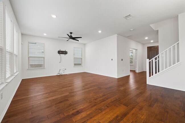 Foto del edificio - Beautiful 3BR Home with Open Floor Plan, Covered Patio & Private Fenced Yard in South Austin