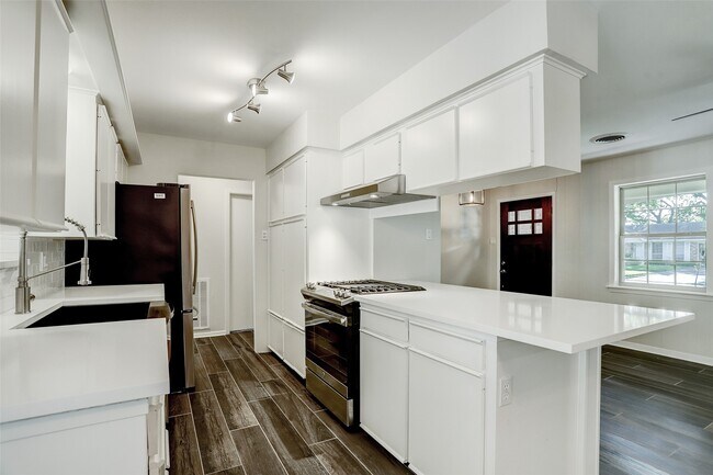 Foto del edificio - 4134 Hill Oak Dr