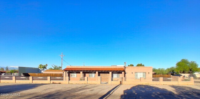 Foto del edificio - 2650 W Aurora Dr