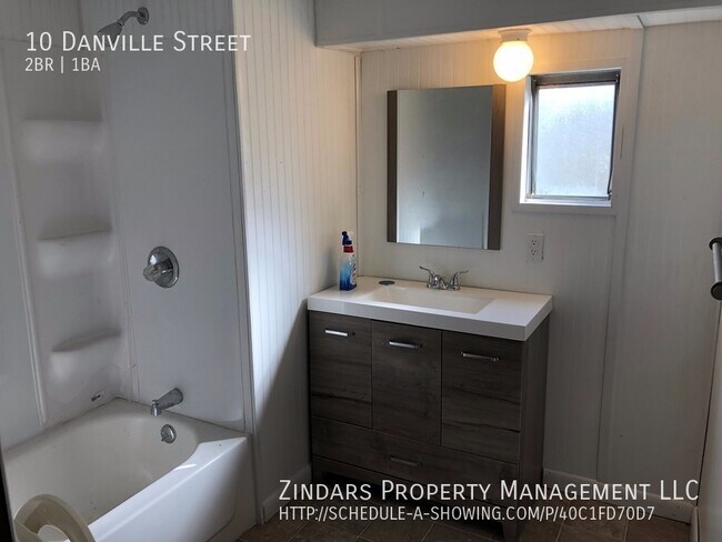 Building Photo - Affordable and updated 2 bedroom 1 bath mo...