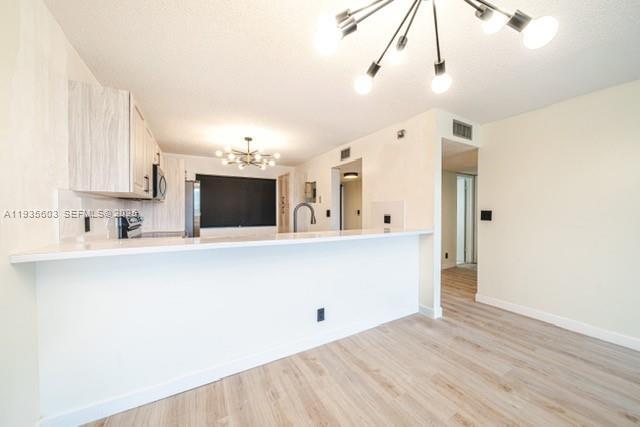 Foto del edificio - 8020 Hampton Blvd