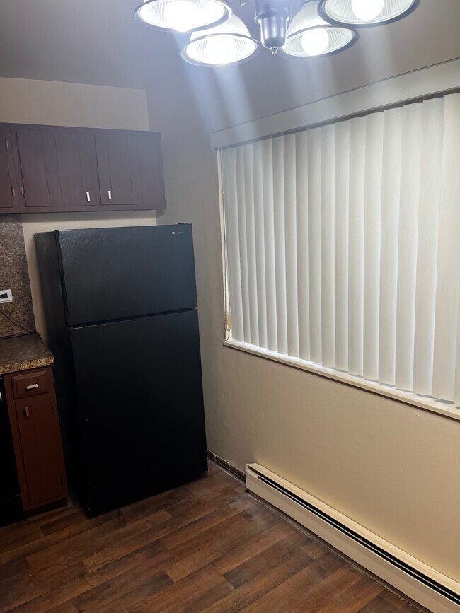 Building Photo - 2306 Holiday Ter