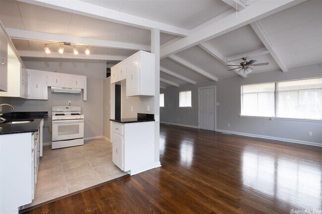 Foto del edificio - 7 Sunnydale Dr