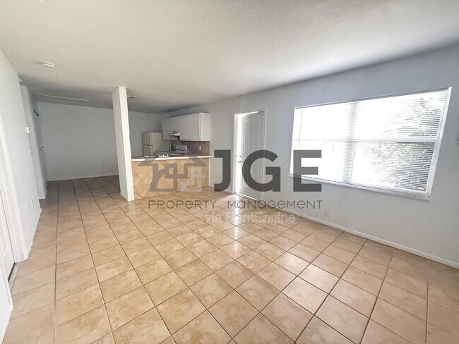 Foto del edificio - 198 Charlotte Ave