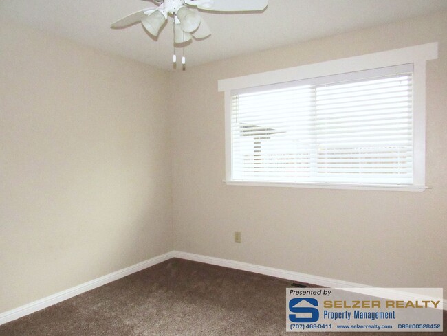 Foto del edificio - Roomy and well-equipped 3 bd. north Ukiah ...