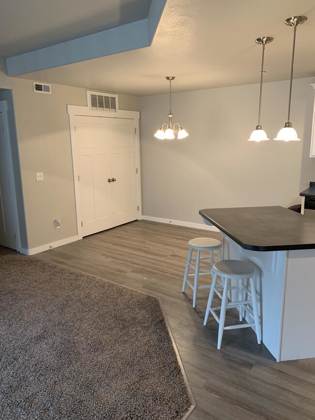 open area - 282 605 N Apartment