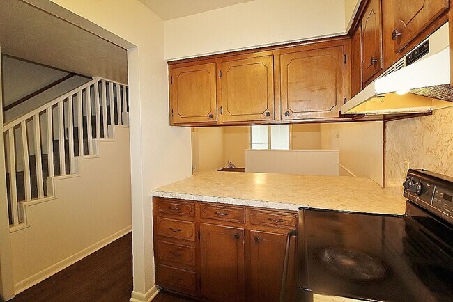 Building Photo - $250.00 OFF 2ND MONTH'S RENT IF LEASE SIGN...