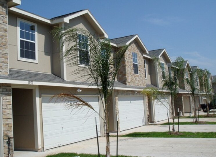 Windsor Estates Townhomes Apartments in Brookshire, TX