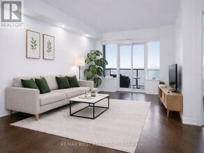 Building Photo - 61 Heintzman St