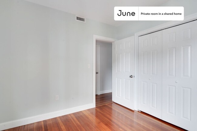 Building Photo - Room in Shared 4 bed/2 bath home