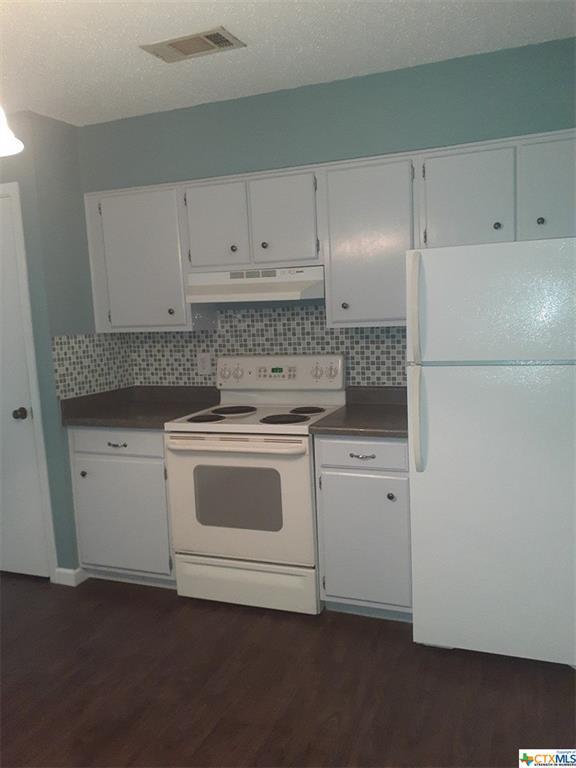 Building Photo - 1051 Country Club Dr