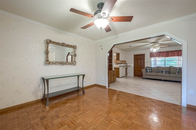 Building Photo - 1503 Miles St