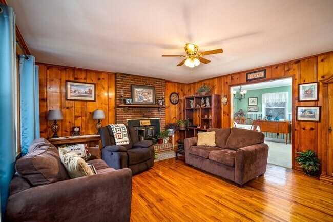 Building Photo - AMAZING FRANKLIN RENTAL WITH LAND!!
