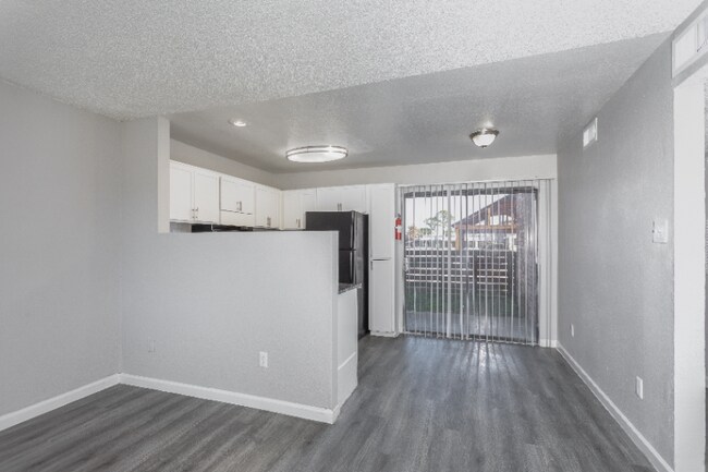 Foto del edificio - 145 W Pioneer Pkwy