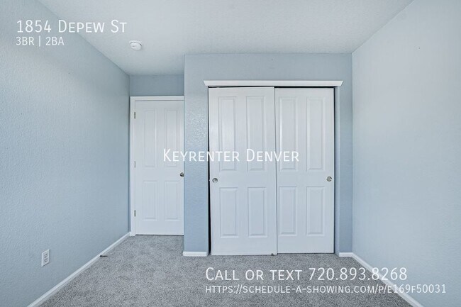 Building Photo - Charming townhome moments from all that Ed...
