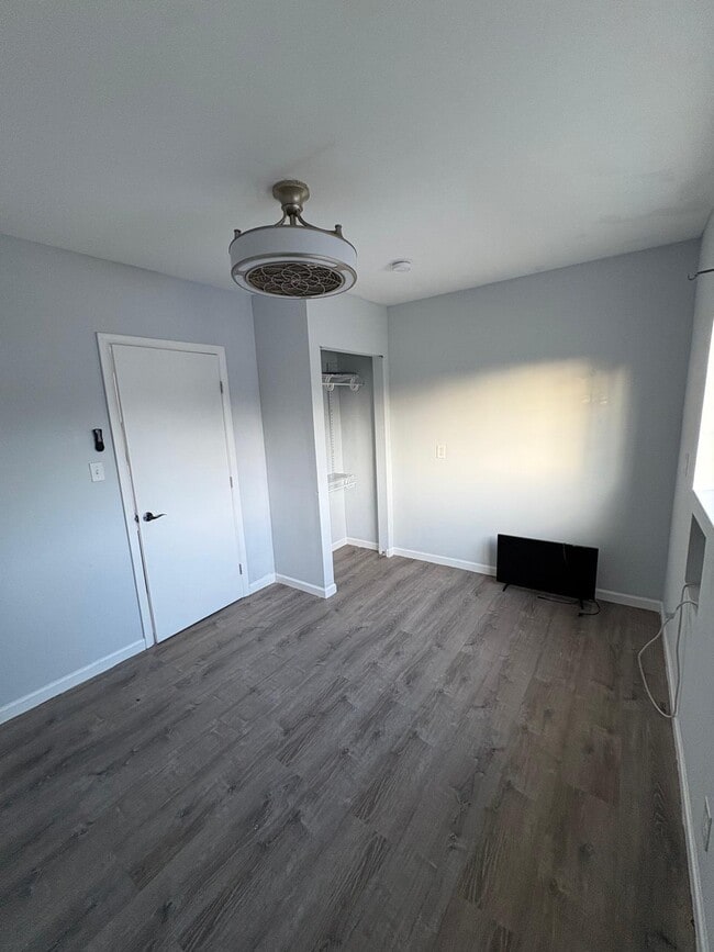 Room - 5941 NW 14th Ct