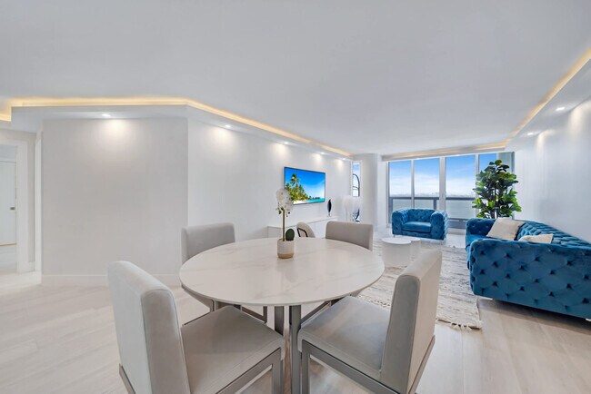 Foto del edificio - 1717 N Bayshore Dr