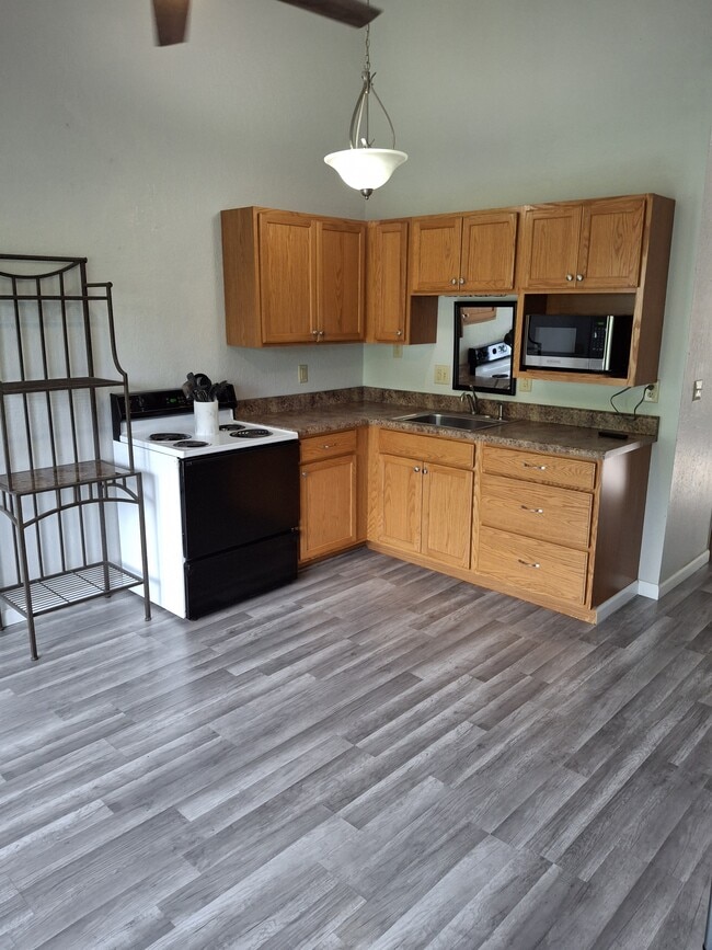Sitemapcdatahttpautocellcare1comapartments With Hardwood Floors Near Menull