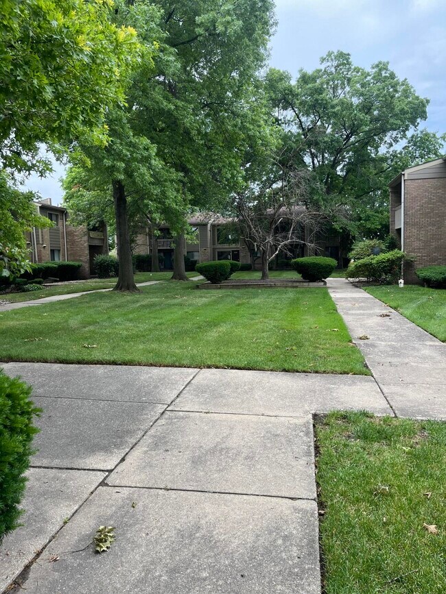 Building Photo - 22350 Lucerne Dr
