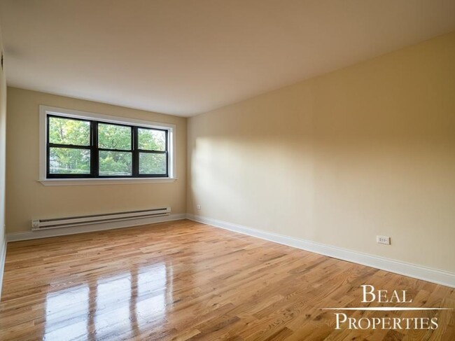 Building Photo - 1 bedroom in CHICAGO IL 60614