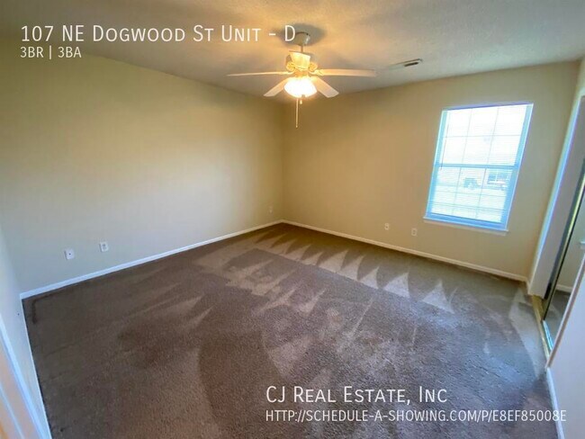 Foto del edificio - 107 NE Dogwood