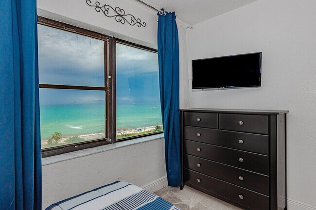 Foto del edificio - 6345 Collins Ave