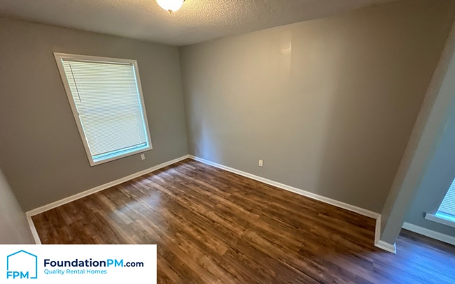Foto del edificio - 687 Creekstone Cir