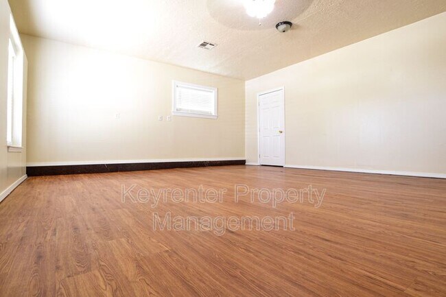 Building Photo - 3137 SW 65th Pl