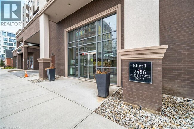 Photo du bâtiment - 2486 Old Bronte Rd