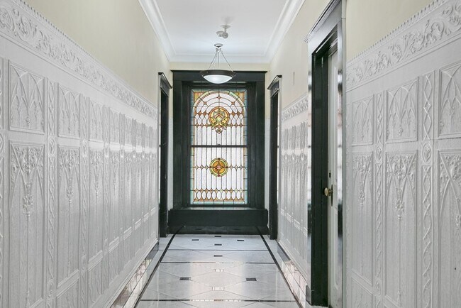 Building Photo - 55 Magazine St