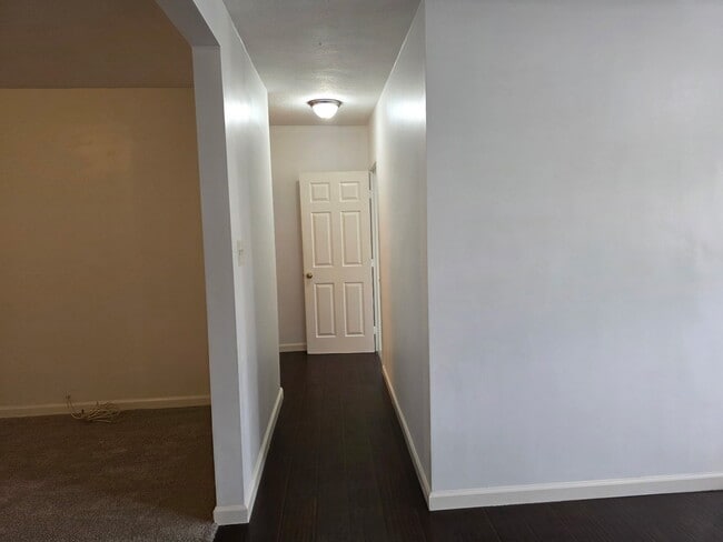 Hallway to bed/bath rooms - 343 Richmond St