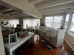 Building Photo - 904 NE 20th Ave