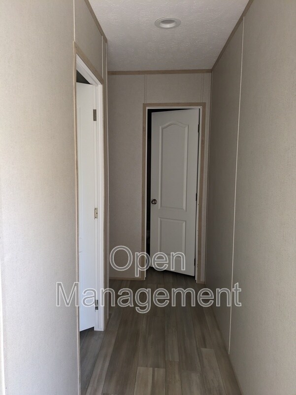 Foto del edificio - 2710 N Farm Rd 137