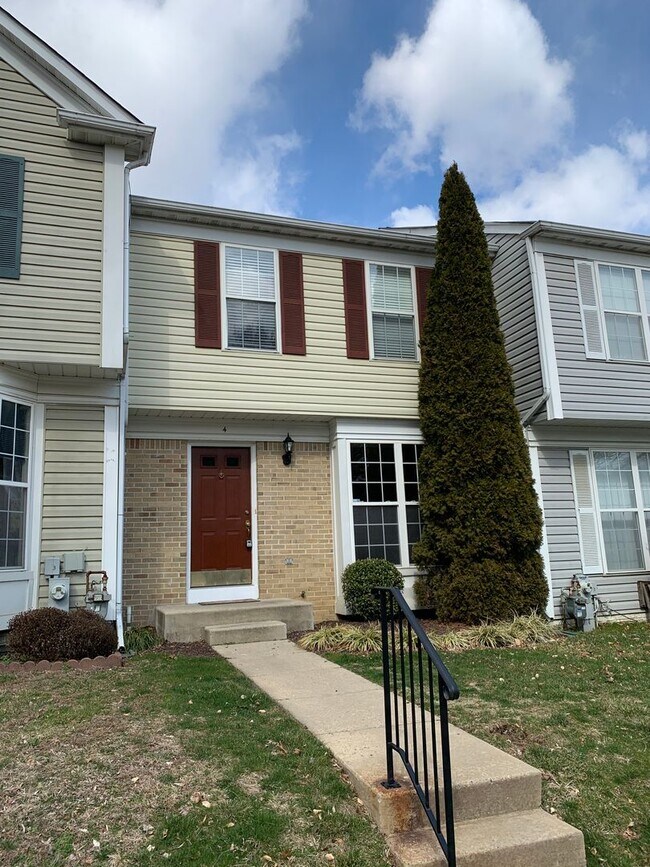 Building Photo - 4 Putman Ct